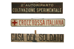 2° autoriparto coltivazione sperimentale, 1915-1918, legno, 896 x 194 mm; Croce Rossa Italiana, 1915-1918, legno, 128 x 899 mm; Casa del soldato, 1915-1918, legno, 296 x 1892 mm