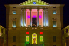 Manuela Bedeschi (Italia), Dal giallo al viola, struttura illuminata in carta velina e plexiglass, reali (particolare)